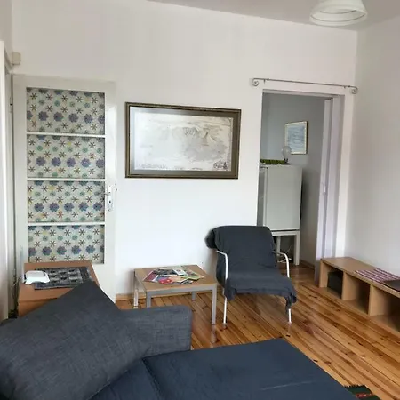 Apartment 43 Central *
